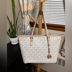 MICHAEL KORS MK Monogram Tote
